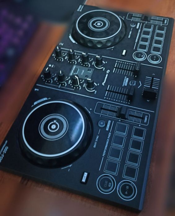 DDJ 200 Pioner..