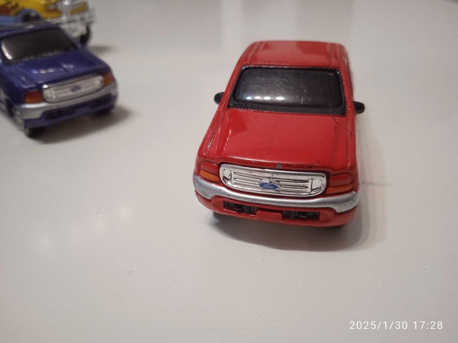 Метални колички 7 бр., Ford F series, Windstar. на Realtoy, 1:61- 1:64