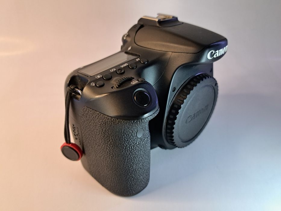 Canon 70D body + canon 18-135mm lens
