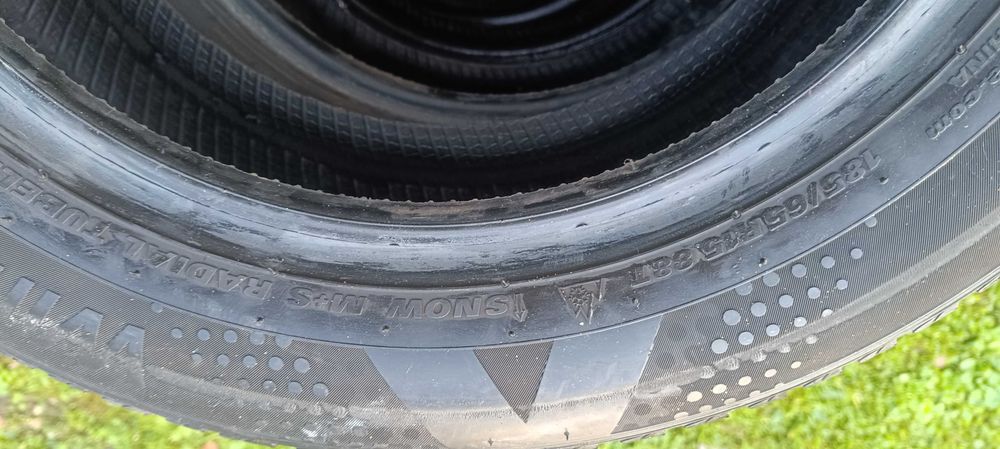 4 броя Гуми зимни KUMHO, размер 185/65/15 цола.