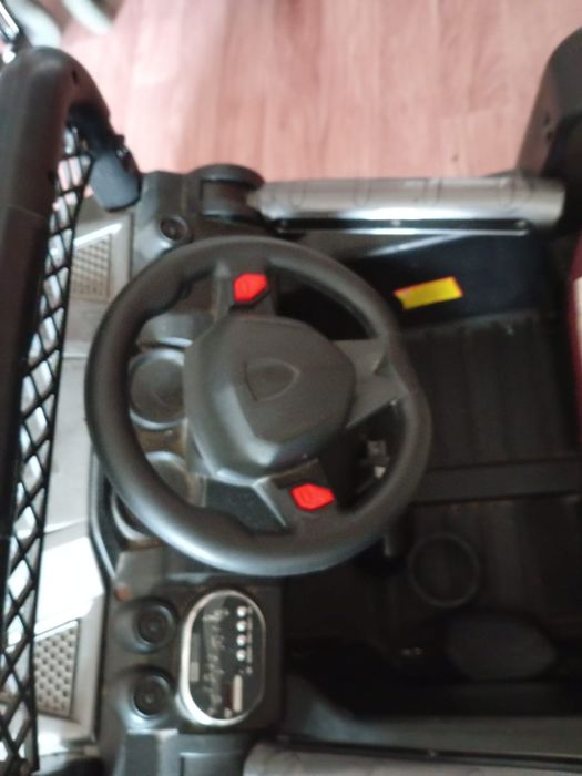 Продам детскую машинку на пульту