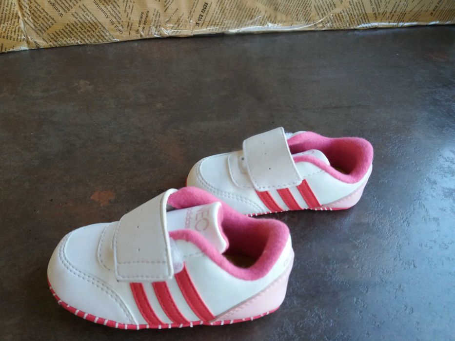 буйки,пантофки,бебешки обувки Adidas,Converse,Clarks,ном.18/21 НОВИ!