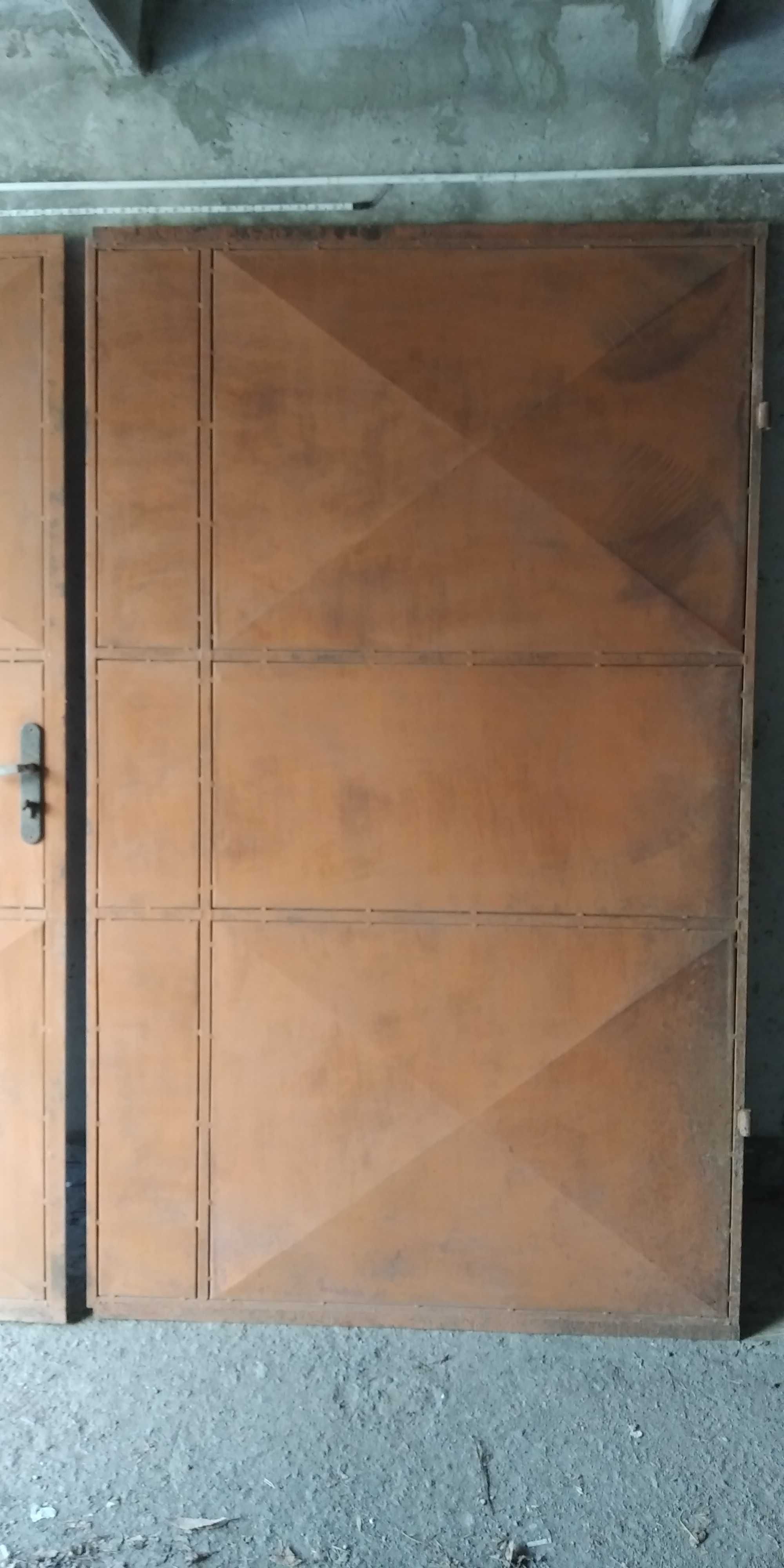 Метална врата за гараж (съставена от три крила)