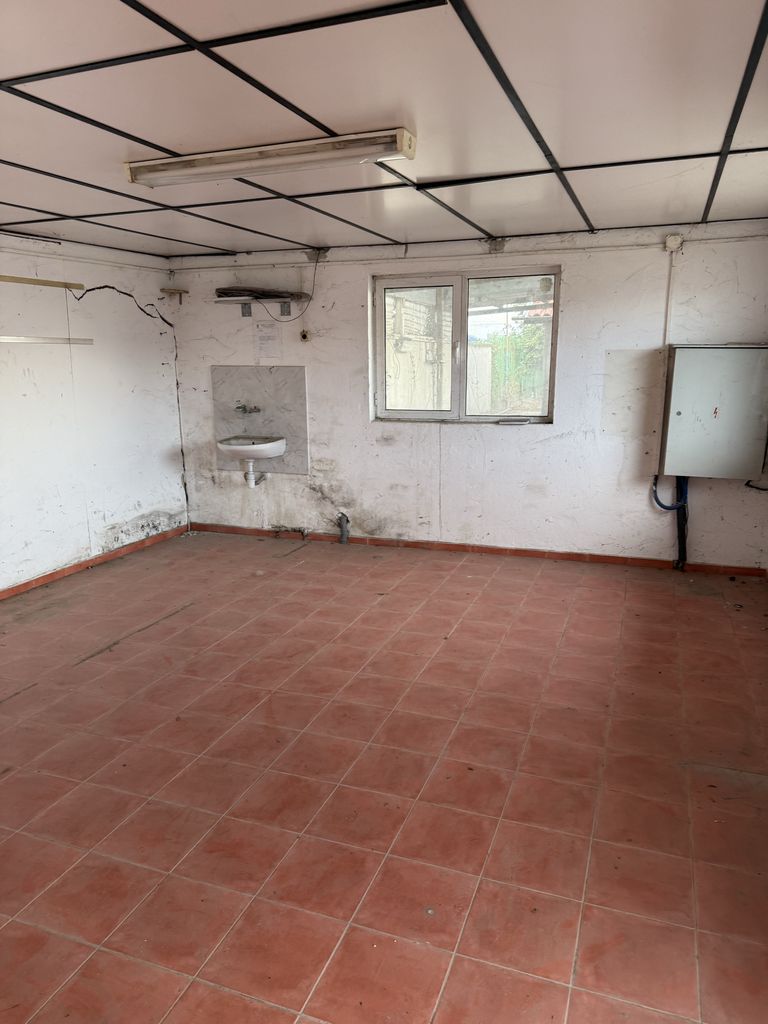 Дава се под наем Промишлена сграда в София, Надежда 1 - 263 кв.м за 1020 € - Снимка #7