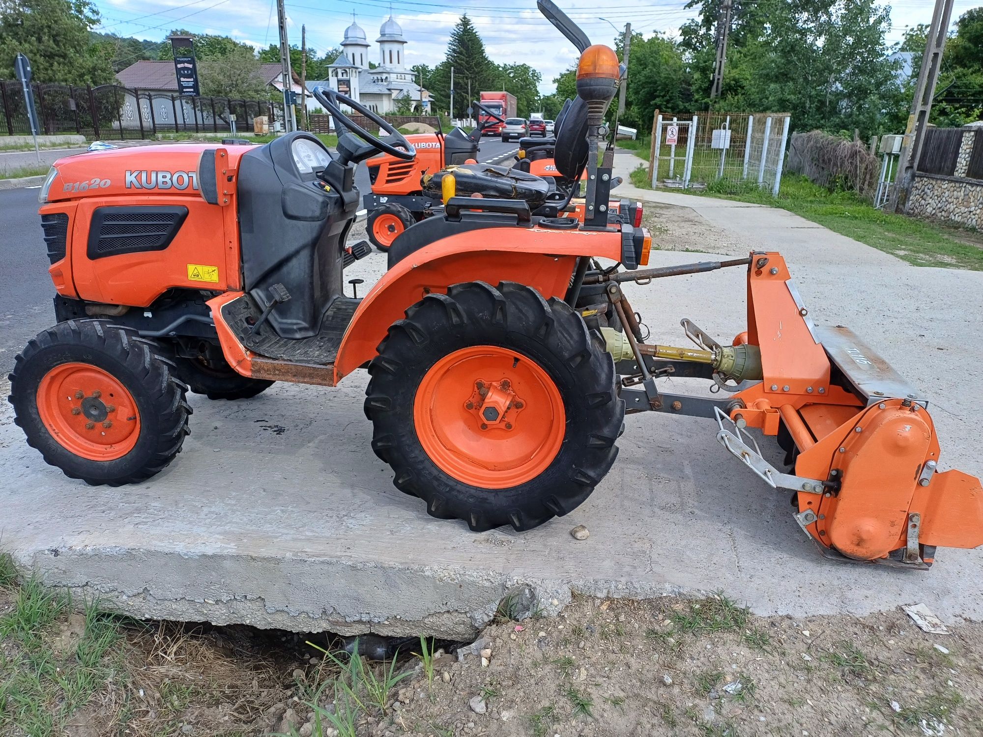 Kubota B 1620,4x4 stare impecabilă, an 2012, 17 cp , cu freză, accept