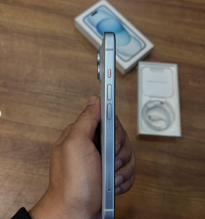 Идеальный iPhone 15 синий цвет с ёмкостью 100%