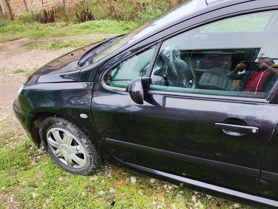 Продавам Пежо 307