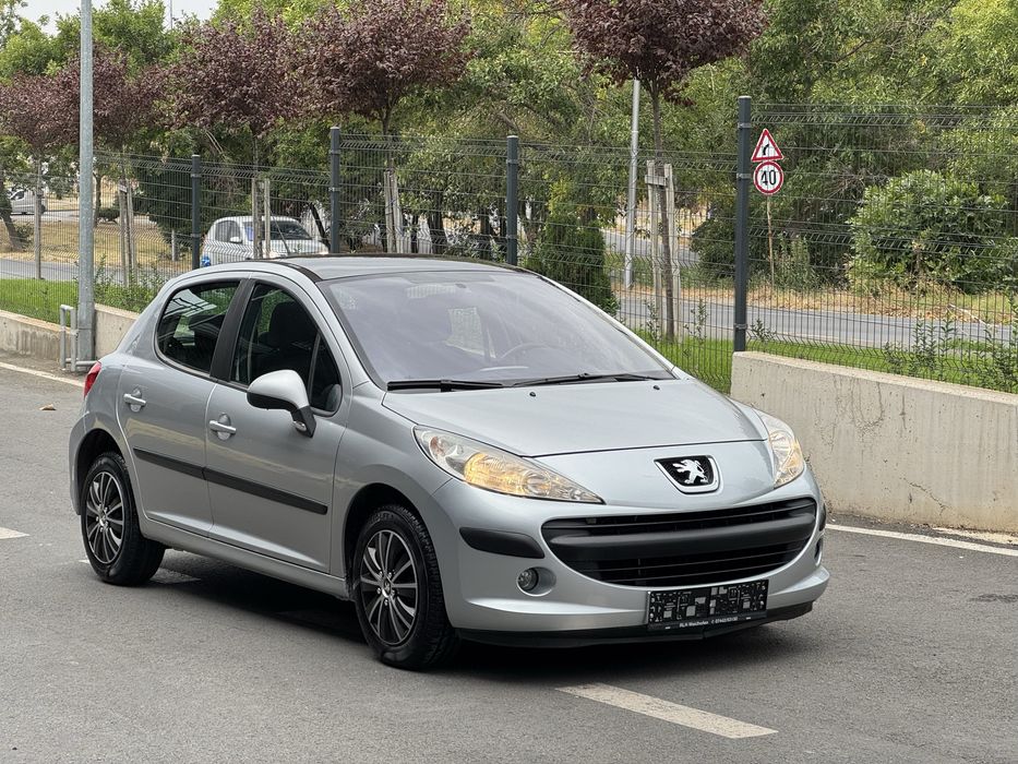 Peugeot 207 1.4 бензин клима панорама