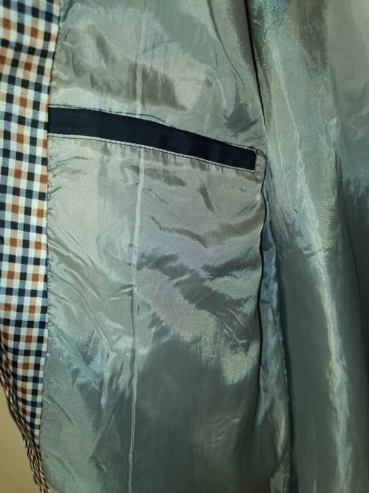 Продавам якета и суичър