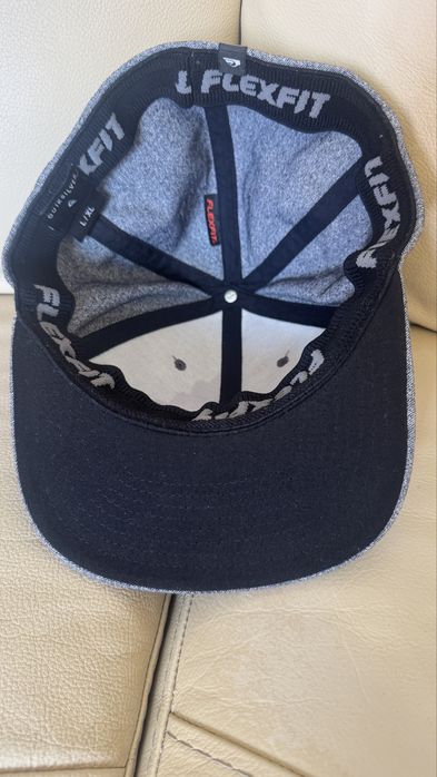 Quiksilver flexfit - шапка с козирка