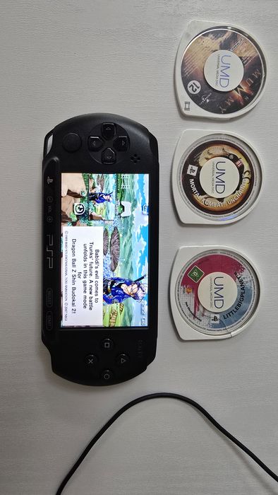 Psp E-1004 cu 4 Umd-uri