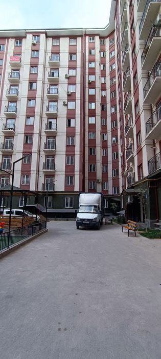 Nice villas da kvartira sotiladi 1 etaj va padval