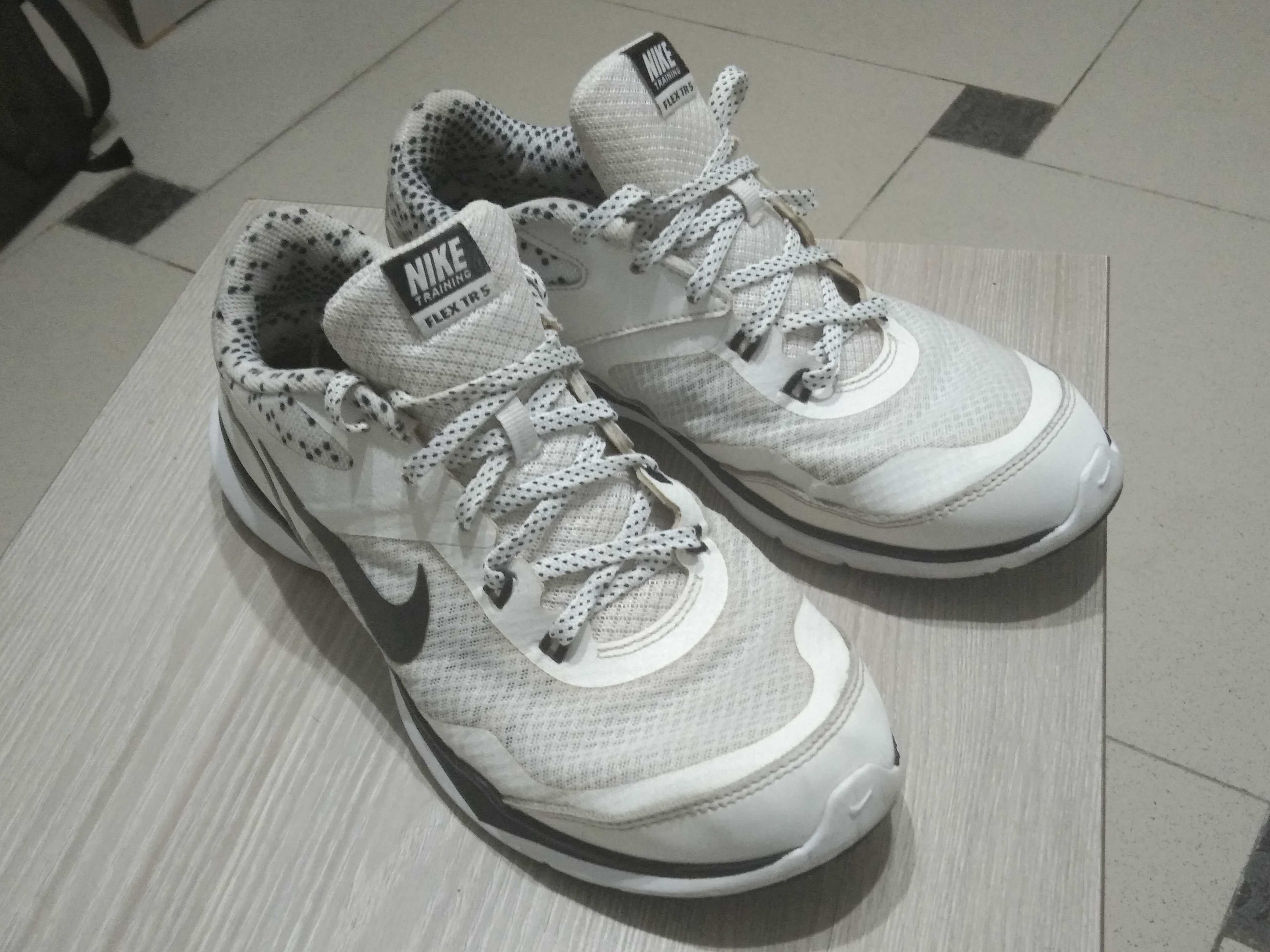 Женские кроссовки Nike Flex Trainer 5