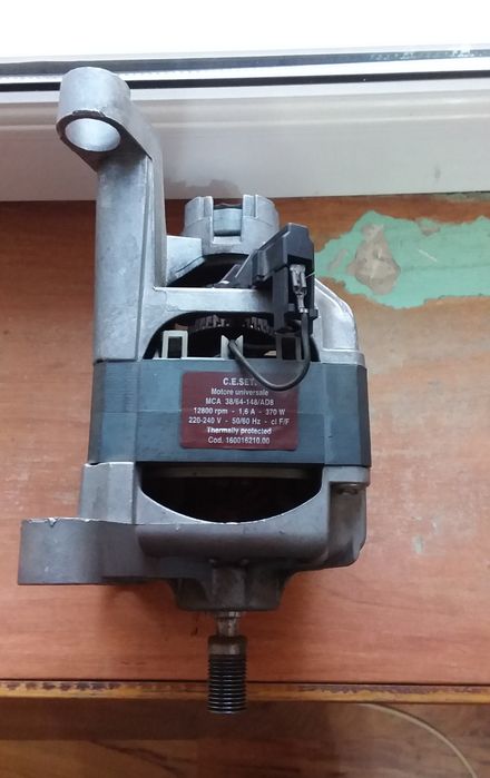 Мотор от стиральной машины Indesit