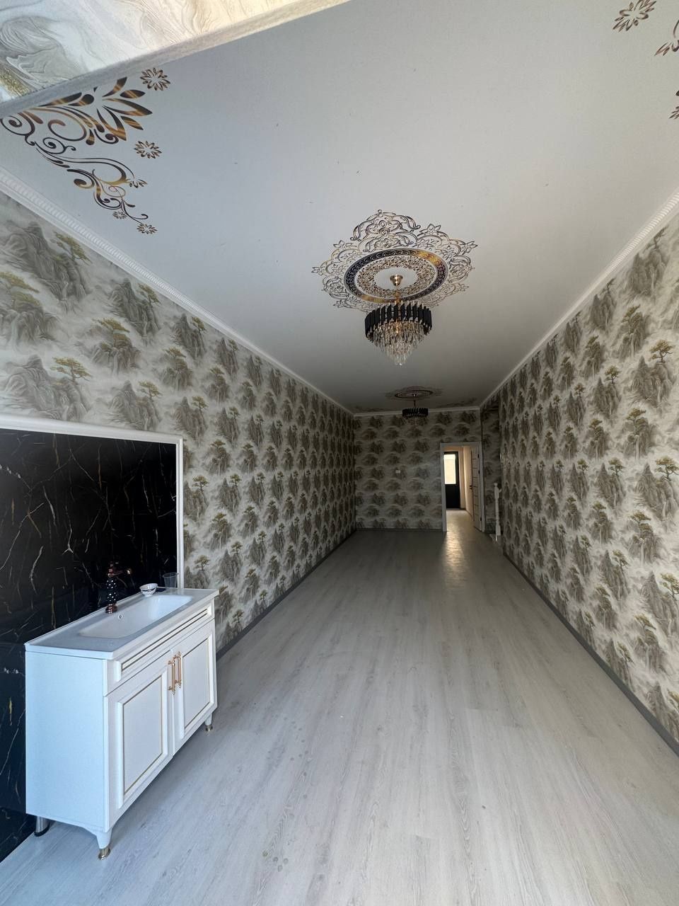 Raysentr Xalq bank orqasida 2 etaj  150m2