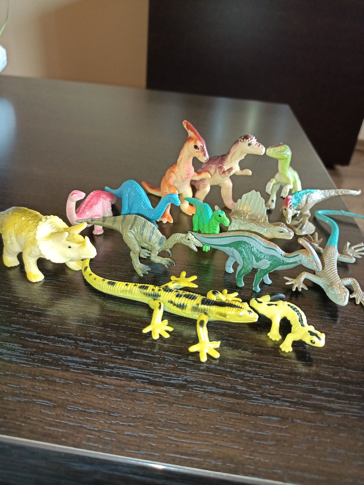 Cai Schleich, figurine dinozauri și animale