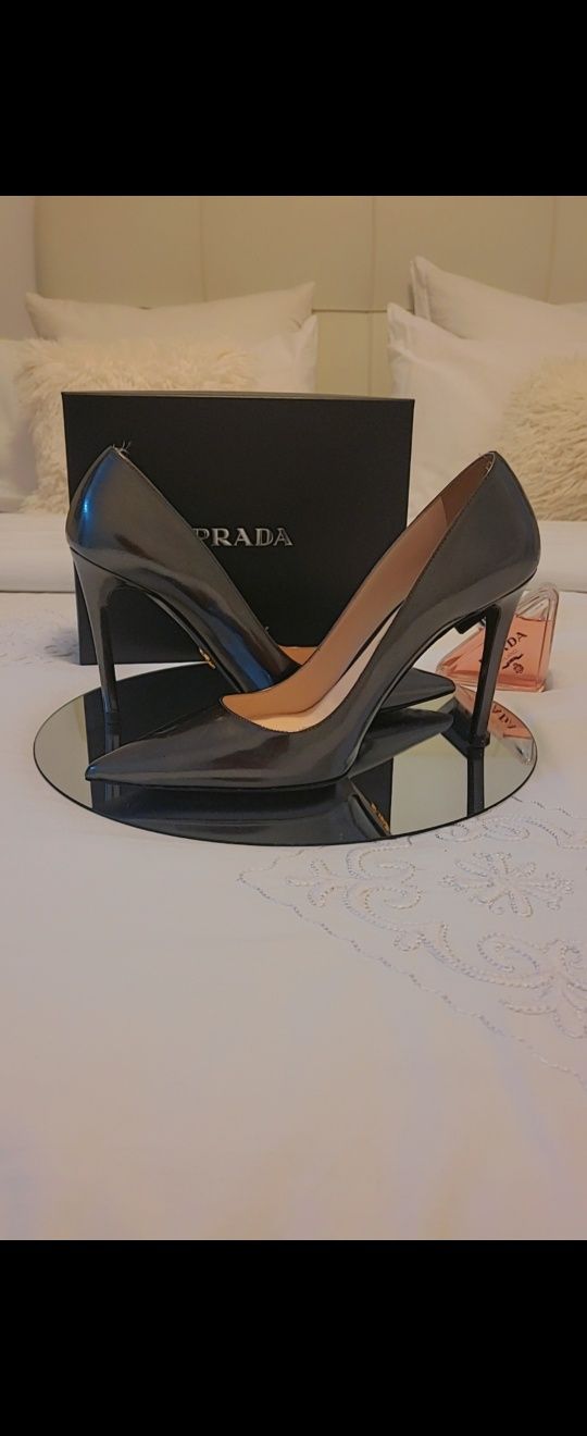 Pantofi cu toc prada