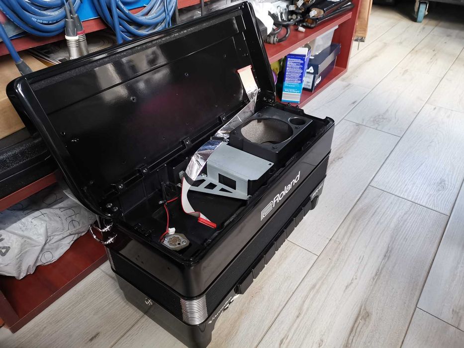 Estetizare/Mentenanta/Igienizare Acordeon Roland Fr4xFr3x