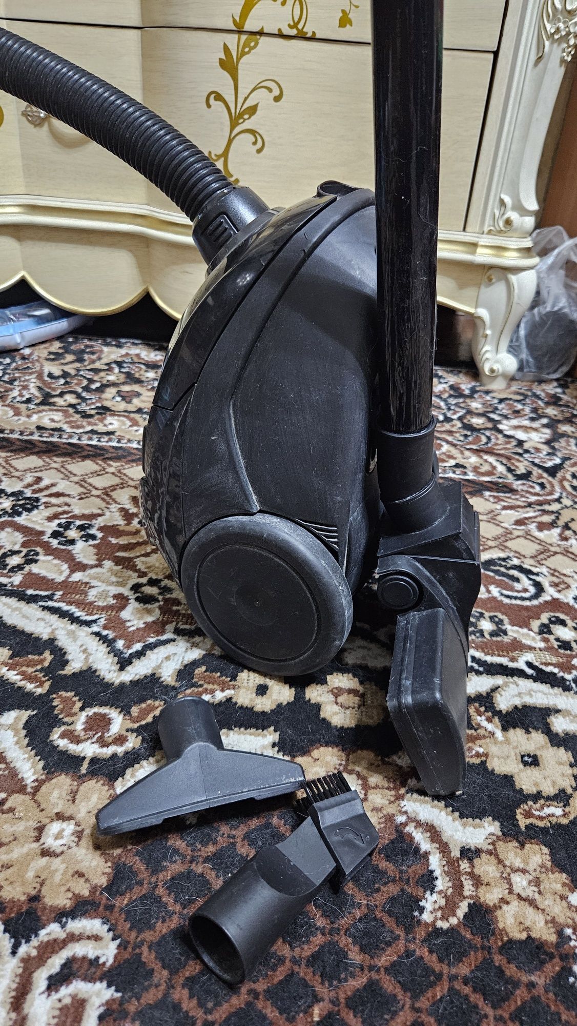 Пылесос Elenberg 1400w