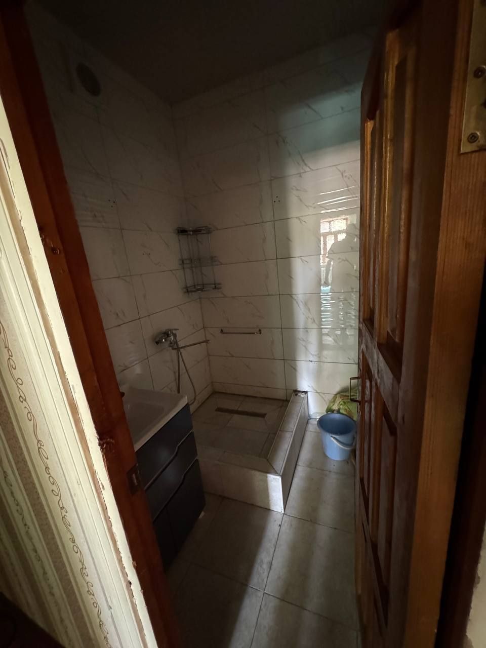 Юнусабад 11, 3/2/4 балкон 1,5*6 70кв.м без ремонта вдоль дороги