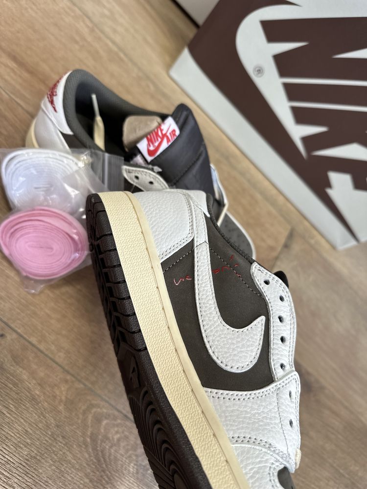 Jordan 1 low Reverse Mocha x Travis Scott Marimi 36-47.5 in stoc acum