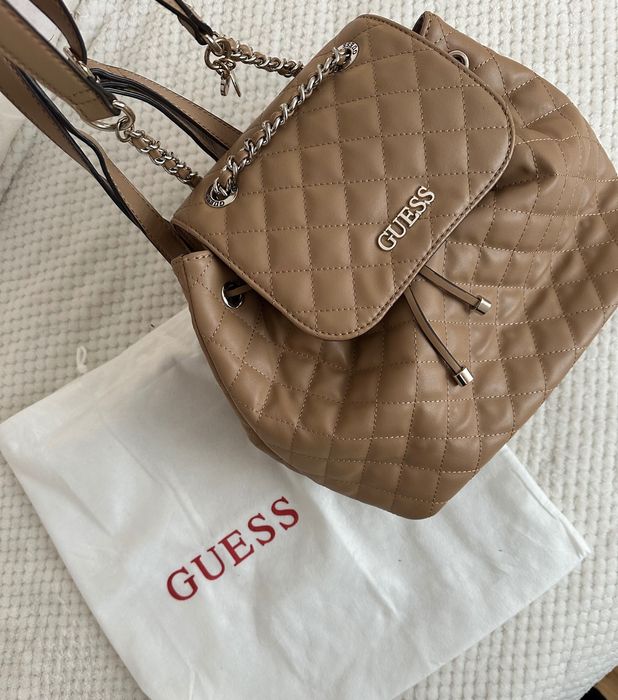 Дамска раница Guess