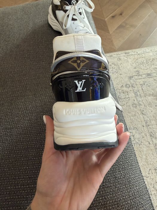 Обувки Louis Vuitton.   .