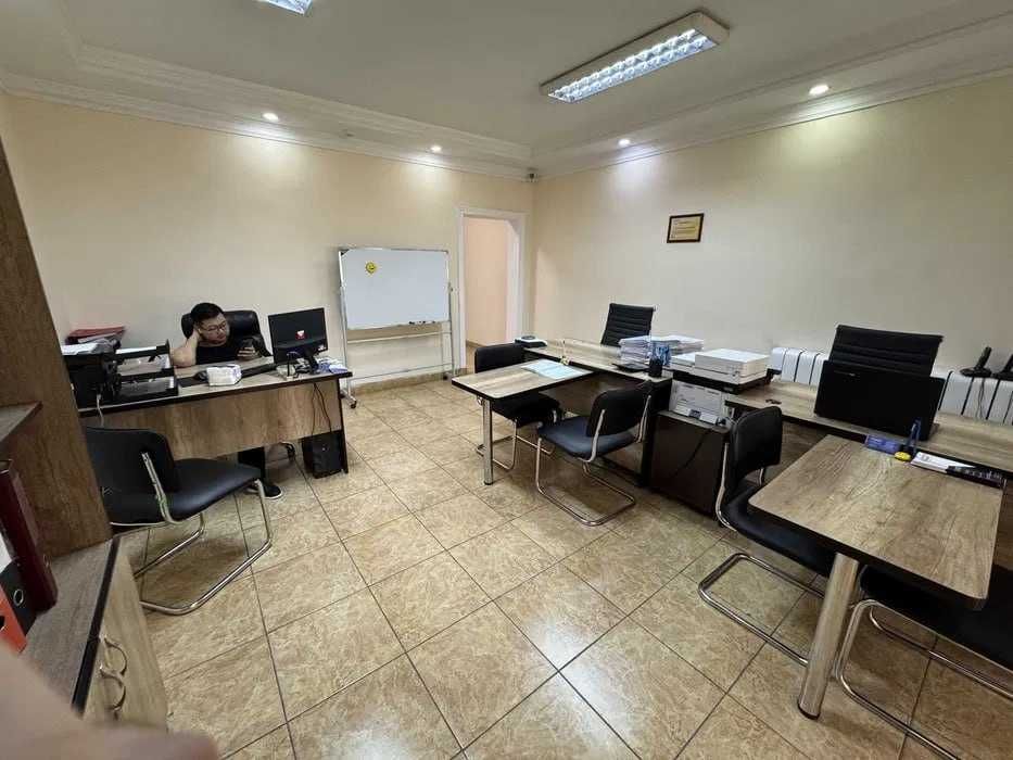Офис м.Буюк Ипак Йули ч/х Салом Корзинка 5-комн 175 м² ремонт парковка