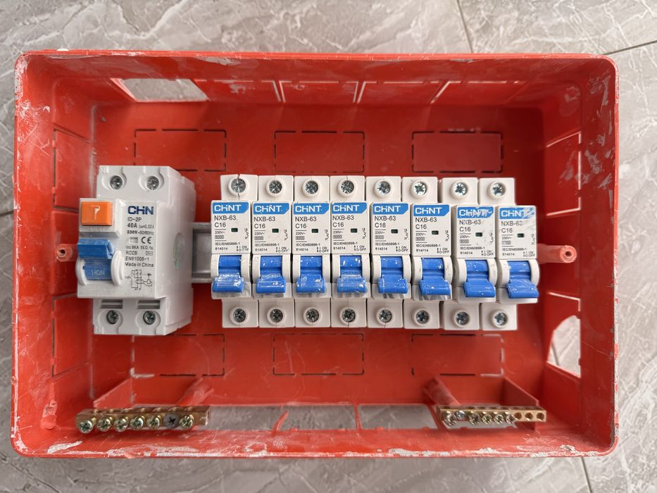 Щиток, 8 автоматов +УЗО.