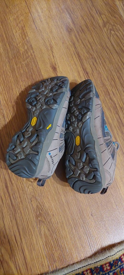 jack wolfskin 39 и hi tec vibram 37