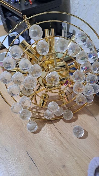 Отдам бесплатно люстру металл. Б/у , в отличном сост. От плитки шокол.