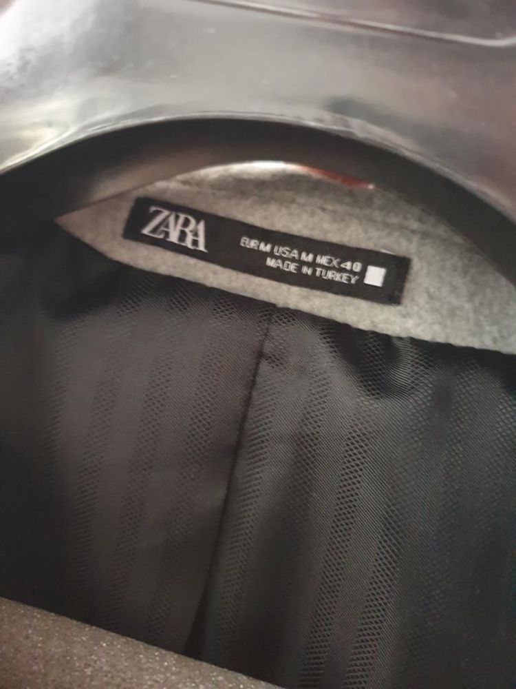 Palton Zara Gri-deschis, in stare buna, mărimea M-Fit
