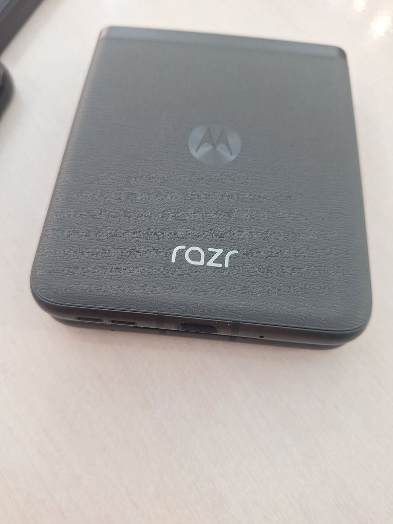 Mitorola razr40 256gb