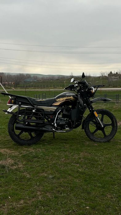 Мотоцикл gsx Suzuki 200 . Мотоцикл хорошем состоянии .