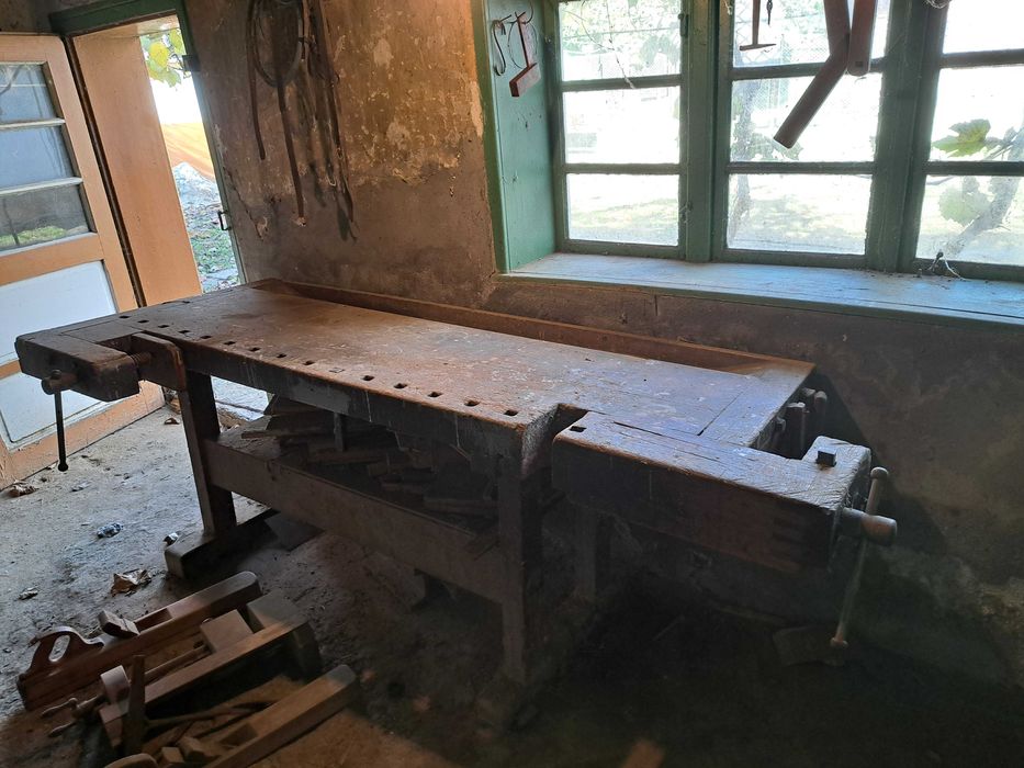 Masă de lucru veche/ tejghea tâmplărie din lemn