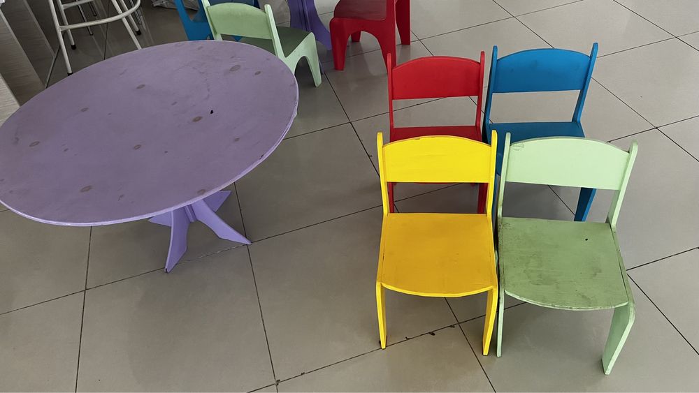 Продам детский стол и стулья