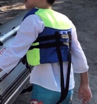 Продам классный детский спасательный жилет с хорошей плавучестью