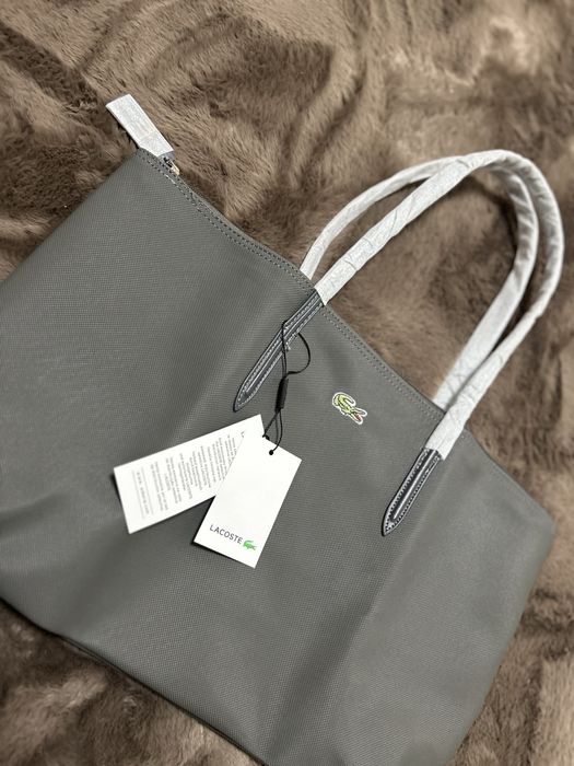 Geanta noua, cu eticheta