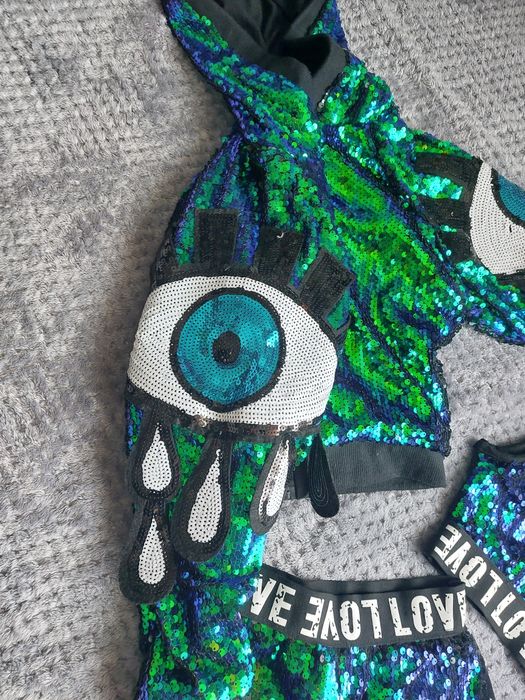 Costum de dans strălucitor cu paiete