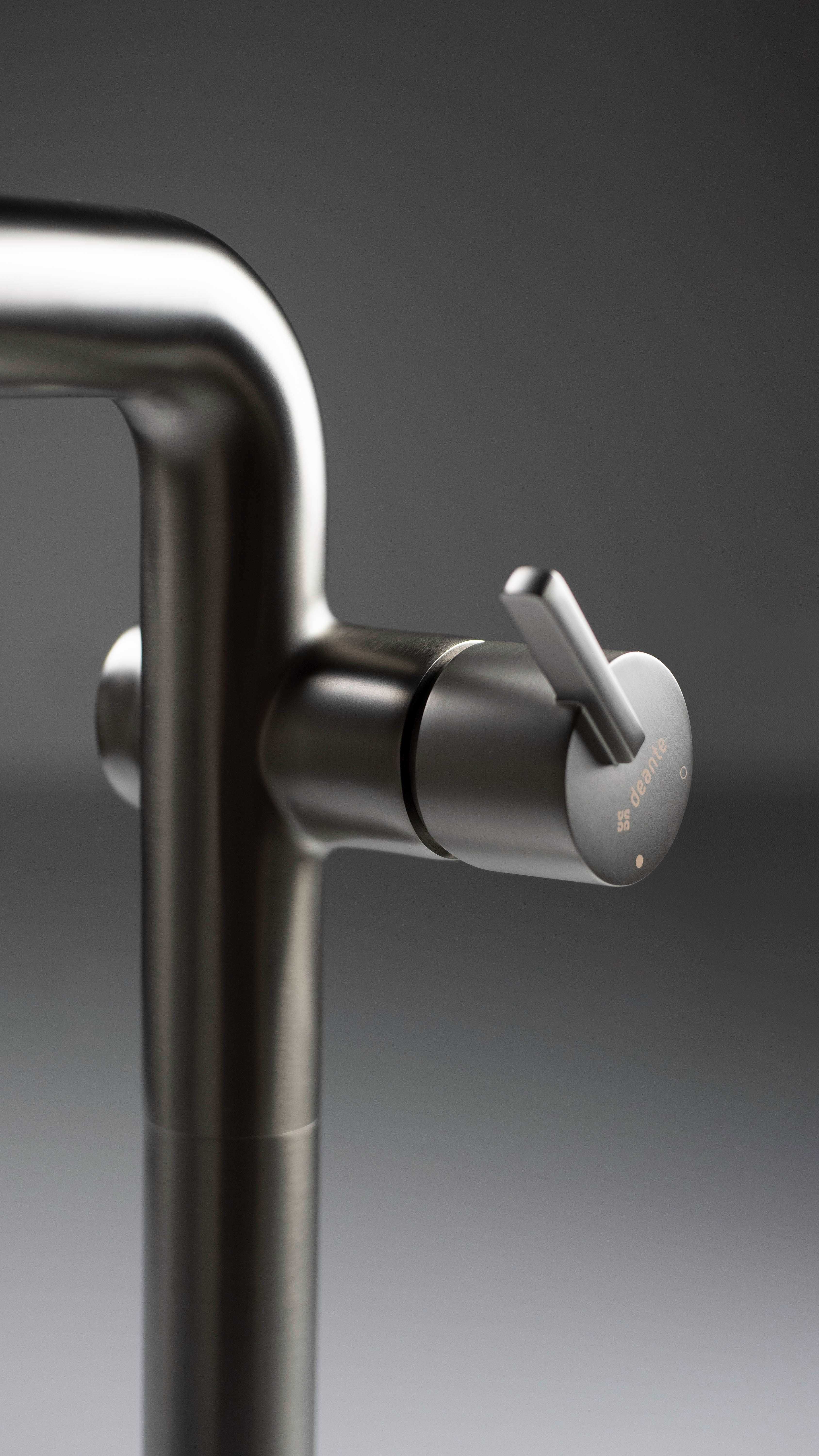 Титаниев висок стоящ смесит мивка Баня Silia Titanium Side L BQS_D24K