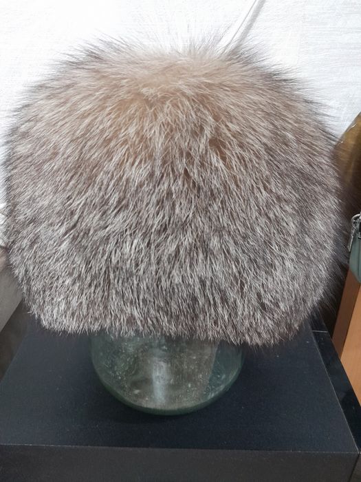 Продам зимнюю женскую шапку.