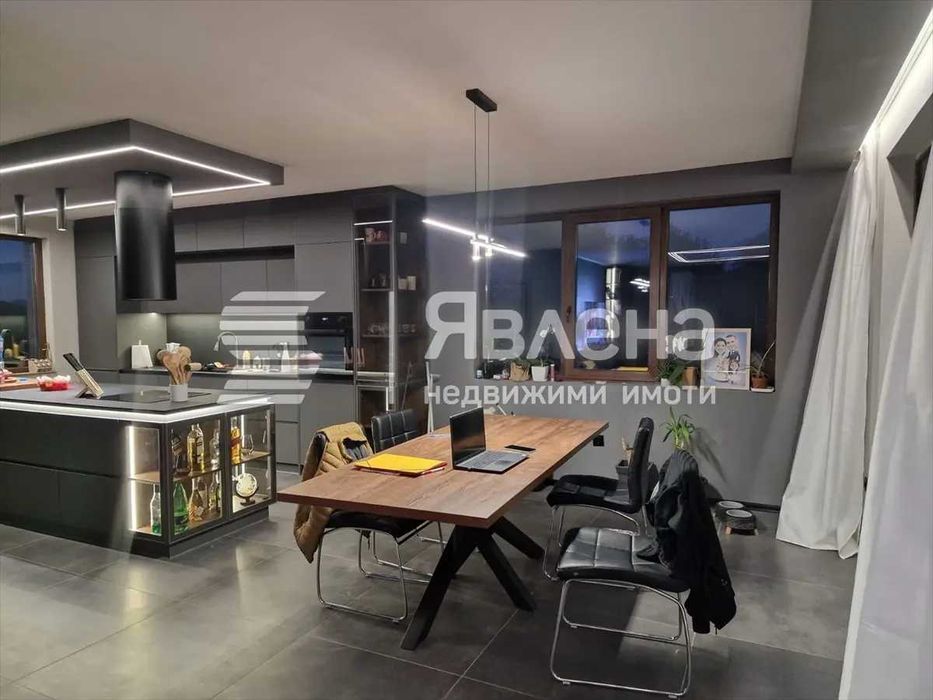 Продава къща с. Хераково