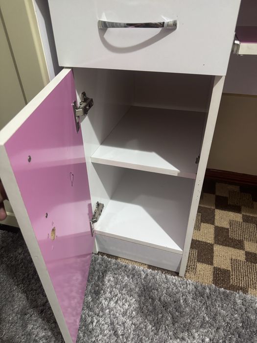 kompyuter va  Dars stoli sotiladi  qizlar uchun