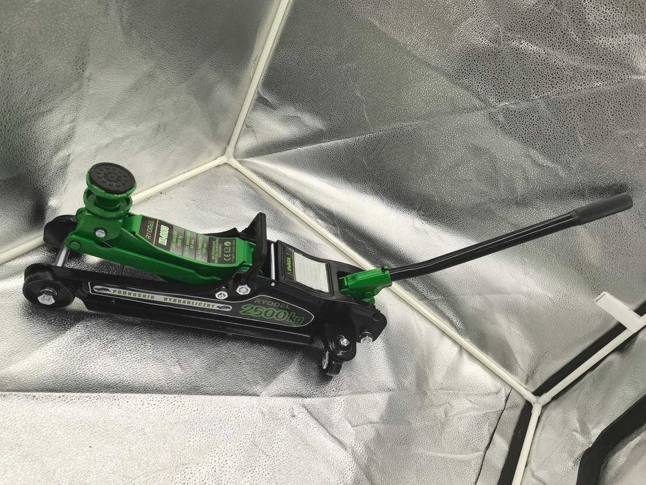 Cric auto 2,5T – Profil redus, ridicare usoara si sigura