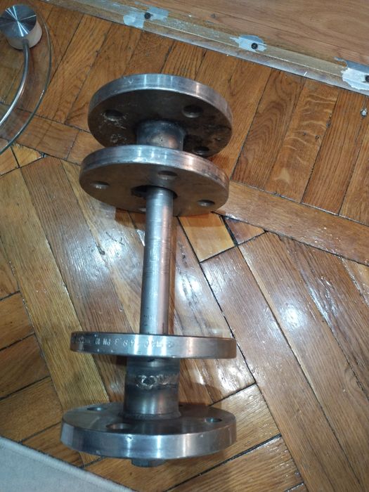 Продам гантелю 10 кг