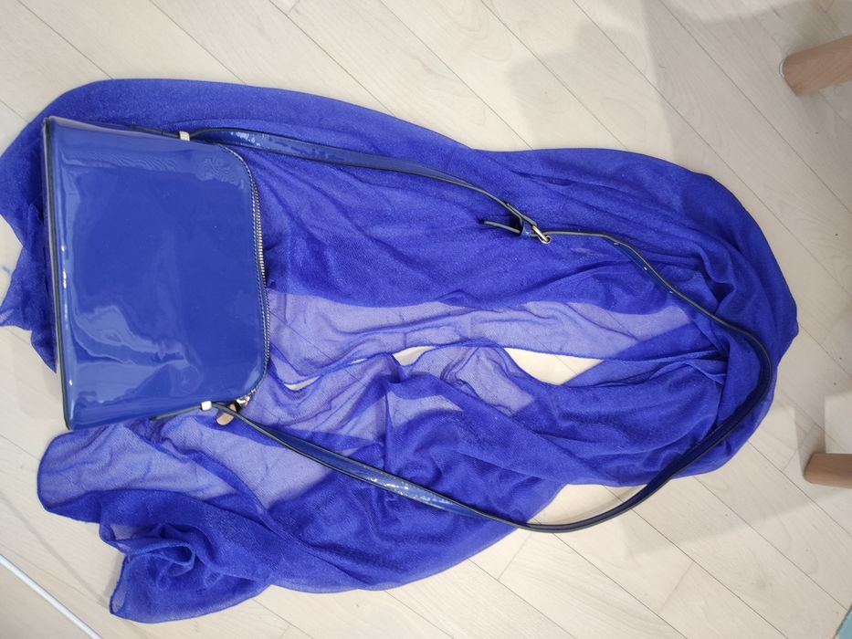 Турско синя нова чантичка лачена и черна