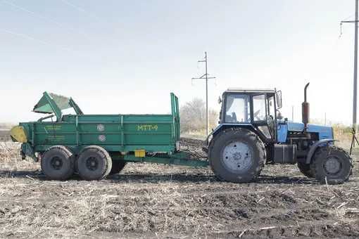 Машина МТТ-9 для внесения твёрдых органических удобрений.