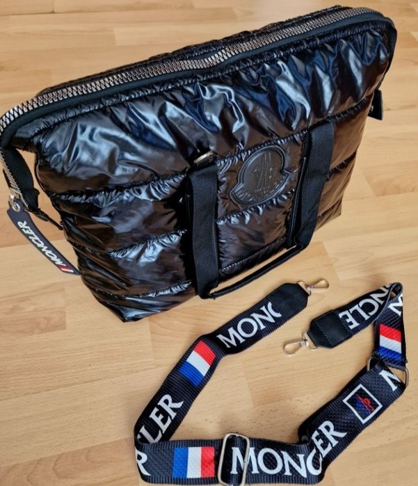 Geanta Moncler,material textil impermeabil,curea detasabila, Italia