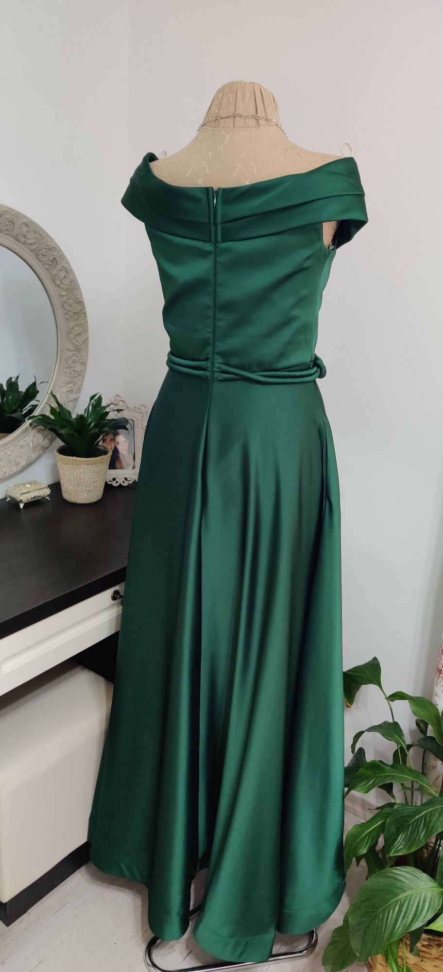 Vând rochie tafta verde smarald