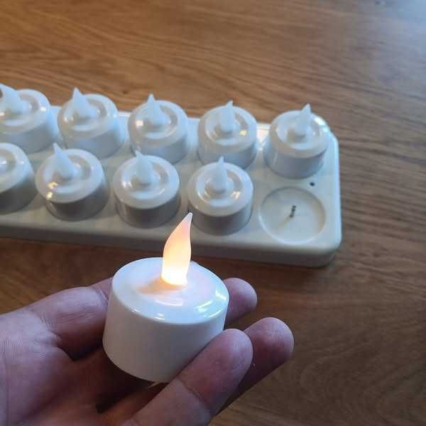 НОВ! Комплект от 12 презареждаеми LED свещи с основа за зареждане